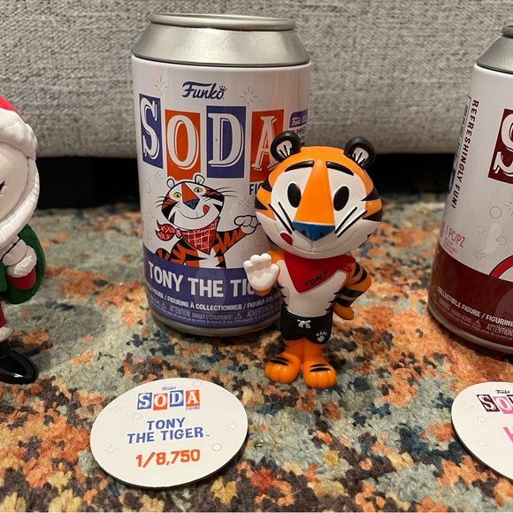FUNKO SODA BUNDLE 
SANTA JACK 
HIM 
TONY THE TIGER
ALL COMMONS - Picture 3 of 9